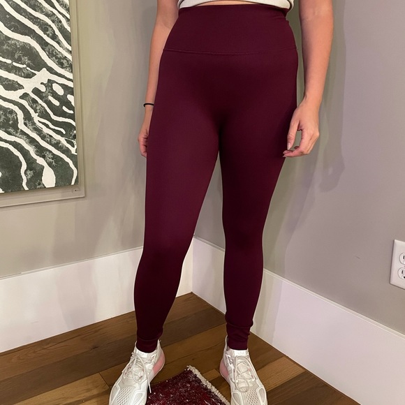 Victoria's Secret Pants - Victoria’s Secret Ribbed Seamless Maroon Legging